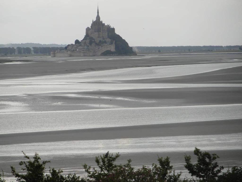 Les Hirondelles De La Baie Villa Vains Luaran gambar