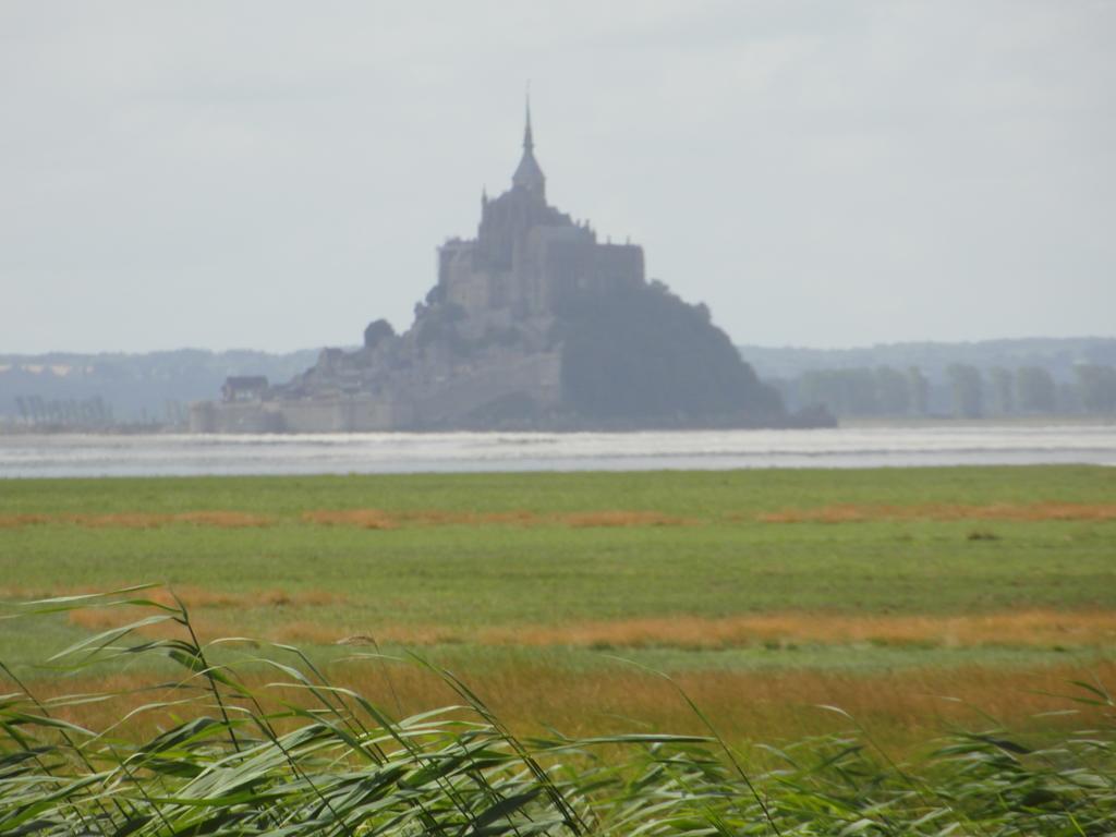 Les Hirondelles De La Baie Villa Vains Luaran gambar