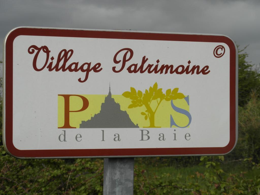 Les Hirondelles De La Baie Villa Vains Luaran gambar