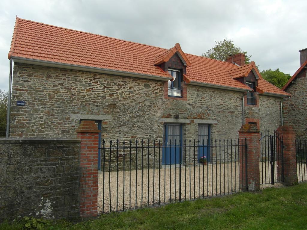 Les Hirondelles De La Baie Villa Vains Luaran gambar